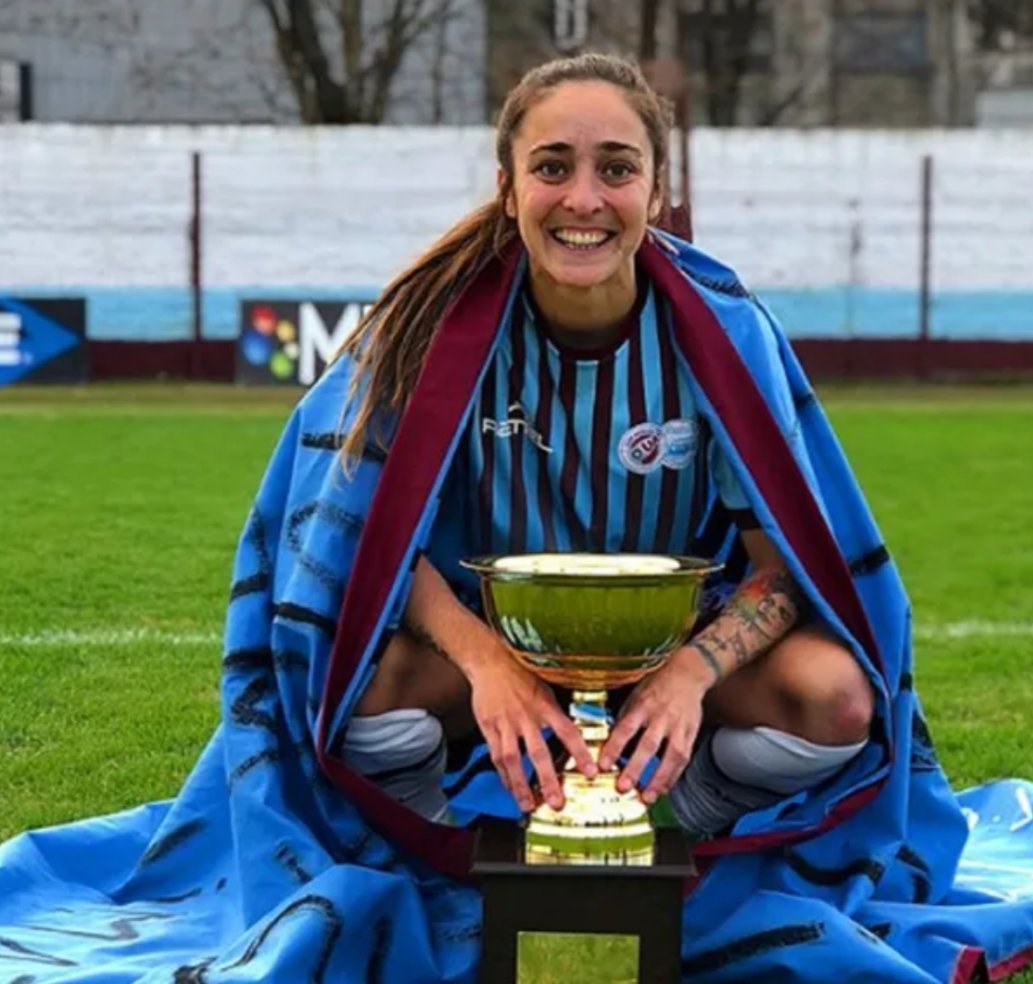 natumader's tweet photo. 🛑 Un 5/Enero/2019, el mismísimo #UAIUrquiza desvinculaba a #MacaSanchez de sus funciones como futbolista.
🛑 Hoy, 9/Enero/2025, 6 AÑOS Y 9 DIAS DESPUÉS, #UAIUrquiza decide bajarse de categoría "para optimizar recursos y fortalecer su estructura institucional".
👎🏾 Todo mal 👎🏾 https://t.co/KZ1K2wrM2R