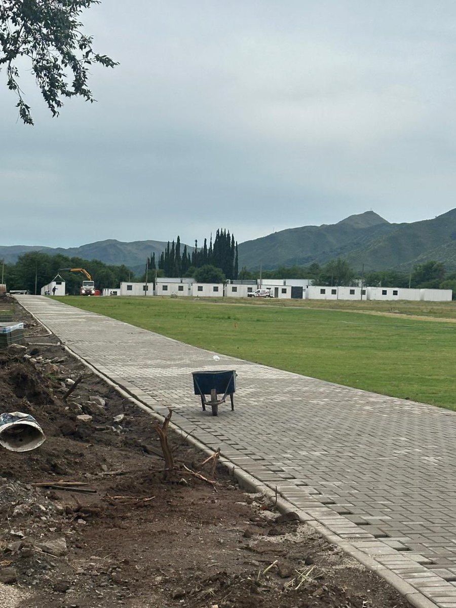 josedpalazzo's tweet photo. Es impresionante como está quedando el predio de @Cosquin_Rock .... ya estamos armando todo .. https://t.co/tU5yq7KAv5