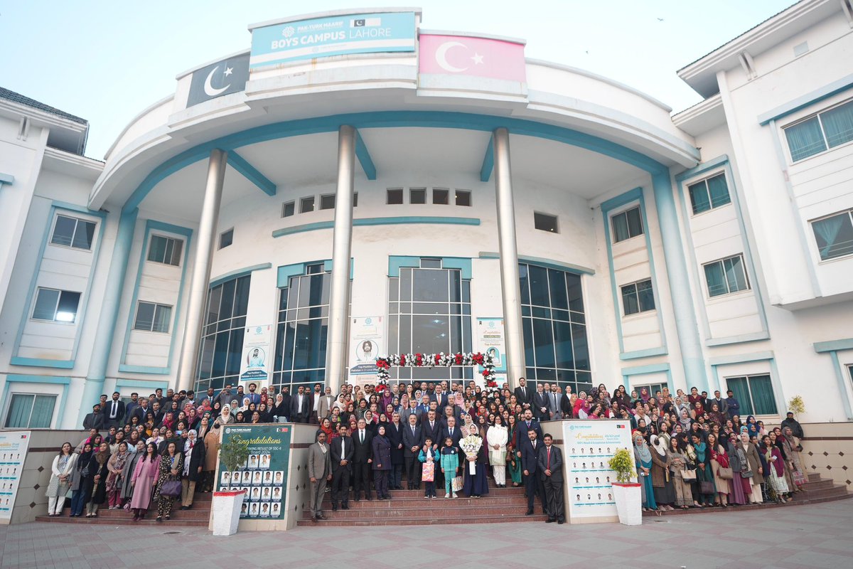 tcmeb's tweet photo. Millî Eğitim Bakanı @Yusuf__Tekin, Pakistan’da Türkiye Maarif Vakfı’nın Lahor’daki Okulunu Ziyaret Etti, Öğrenci ve Öğretmenlerle Bir Araya Geldi 🇹🇷🤝🇵🇰

👉🏻 https://t.co/DVkV7qzBy8 https://t.co/9c8vxsf8cX