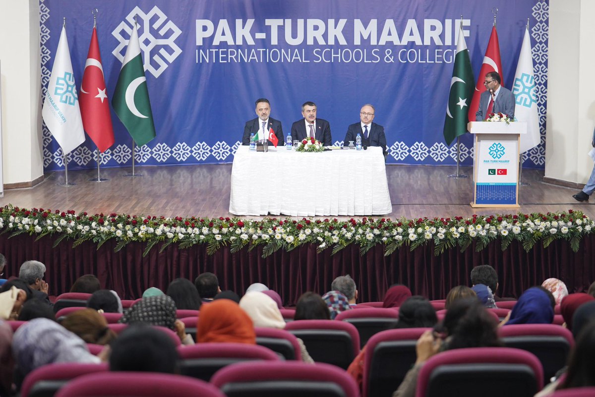 tcmeb's tweet photo. Millî Eğitim Bakanı @Yusuf__Tekin, Pakistan’da Türkiye Maarif Vakfı’nın Lahor’daki Okulunu Ziyaret Etti, Öğrenci ve Öğretmenlerle Bir Araya Geldi 🇹🇷🤝🇵🇰

👉🏻 https://t.co/DVkV7qzBy8 https://t.co/9c8vxsf8cX