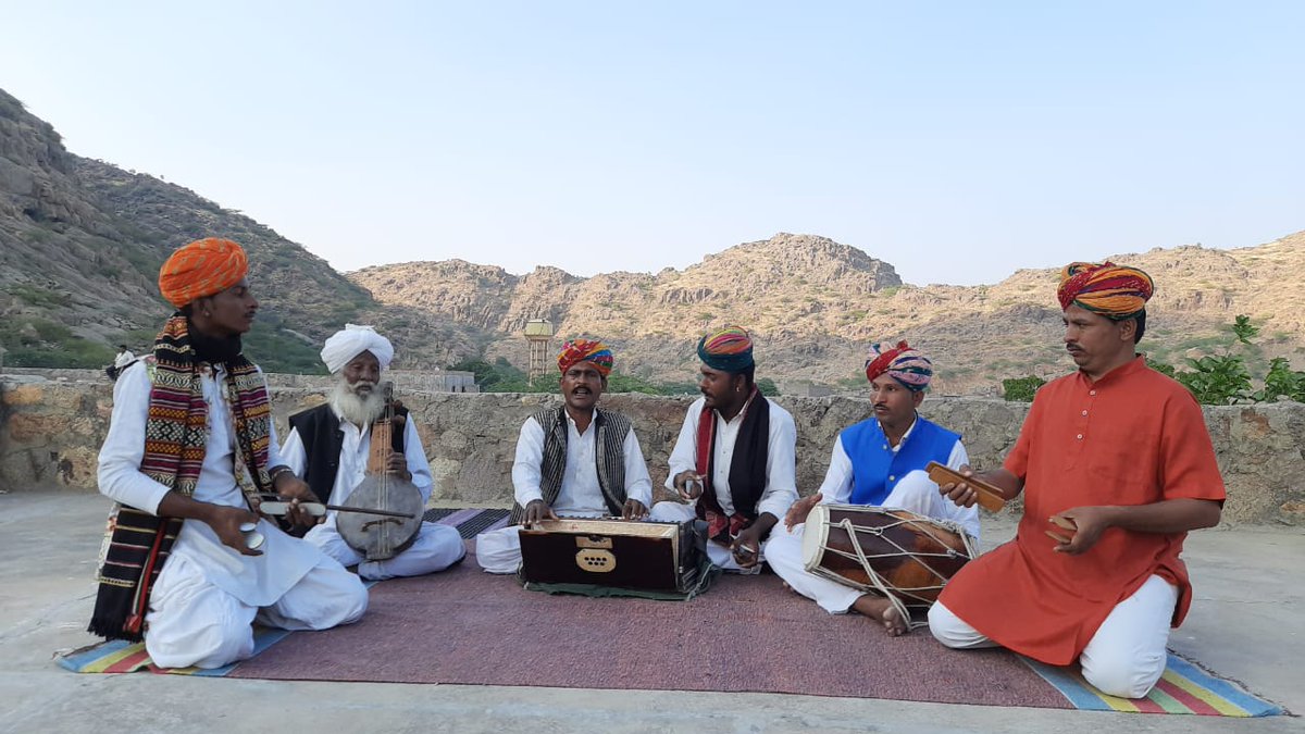 Mushtak Ali (@mushtakbarmer) on Twitter photo यह हार रविंद्र सिंह भाटी की नहीं है यह हर उन तमाम मंगणियार लोक कलाकारों की है जिनको यह उम्मीद की फेस्टिवल के बाद उनकी कला को मंच मिलेगा।
#थार_घातक_भाजपा
<a href="/RavindraBhati__/">Ravindra Singh Bhati</a> <a href="/jaspalbhati_9/">Jaspal Bhati Dangri 9</a> <a href="/MnoharSinh__/">Manveer Singh</a> <a href="/BarmerDurg/">Durag Singh Rajpurohit 🇮🇳</a> यह हार रविंद्र सिंह भाटी की नहीं है यह हर उन तमाम मंगणियार लोक कलाकारों की है जिनको यह उम्मीद की फेस्टिवल के बाद उनकी कला को मंच मिलेगा।
#थार_घातक_भाजपा
<a href="/RavindraBhati__/">Ravindra Singh Bhati</a> <a href="/jaspalbhati_9/">Jaspal Bhati Dangri 9</a> <a href="/MnoharSinh__/">Manveer Singh</a> <a href="/BarmerDurg/">Durag Singh Rajpurohit 🇮🇳</a>