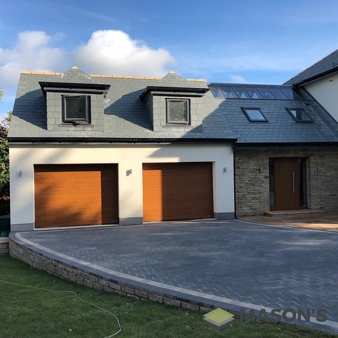 masonsresin's tweet photo. Don’t let the winter blues bring your home down! A professionally installed block paving driveway can add a fresh look and excellent practicality for your home. 

Call us today for a free consultation! 📞
📍 https://t.co/xhQSzws3x5
#BlockPaving #DrivewayGoals #WinterRenovations https://t.co/kbprRh88e7