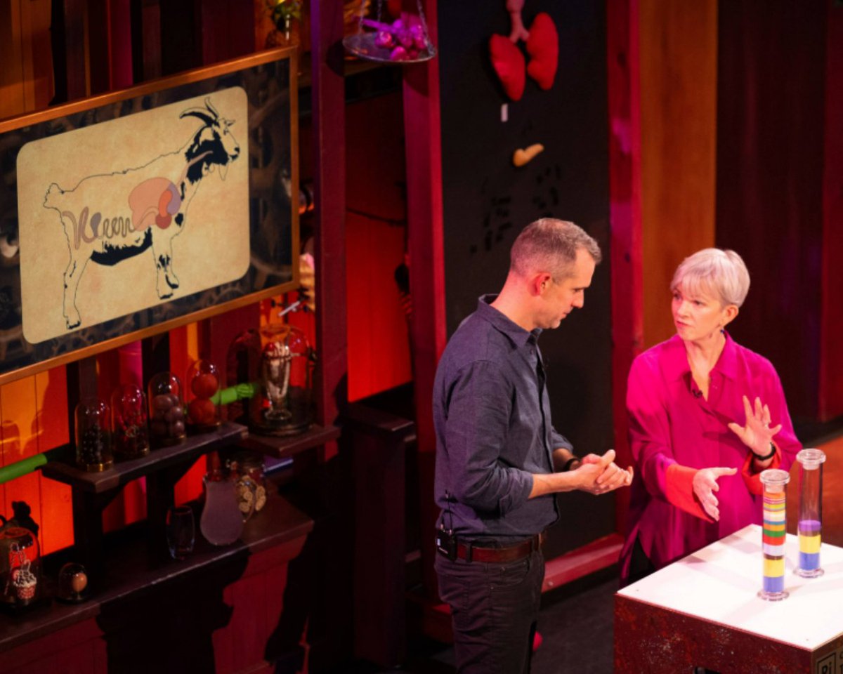 LivUni's tweet image. Did you guess? It was great to see our Executive Pro Vice Chancellor of @LivUniHLS, Professor Louise Kenny join 
@DoctorChrisVT as a special guest on this year’s @Ri_Science #XmasLectures 🎄 

📺 Catch up with the series on BBC iPlayer: brnw.ch/21wPTmJ