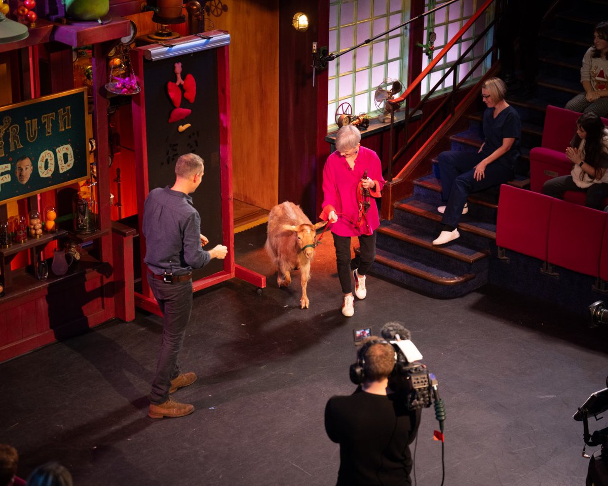 LivUni's tweet image. Did you guess? It was great to see our Executive Pro Vice Chancellor of @LivUniHLS, Professor Louise Kenny join 
@DoctorChrisVT as a special guest on this year’s @Ri_Science #XmasLectures 🎄 

📺 Catch up with the series on BBC iPlayer: brnw.ch/21wPTmJ