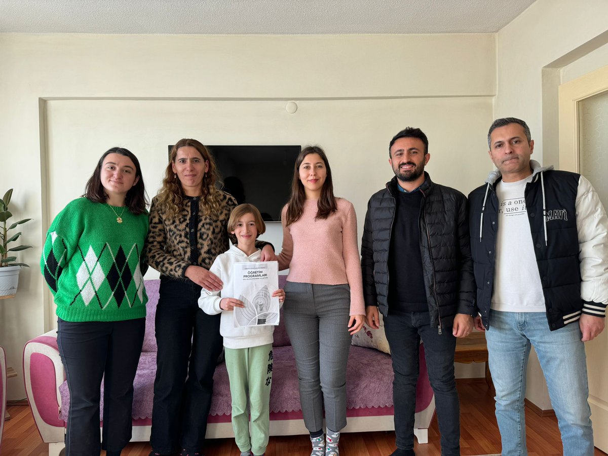 İl genelinde eş zamanlı yapılan ev ziyaretlerinde Bakanlığımızın milli bir sorumluluk olarak gördüğü mesleki ve teknik eğitim konusunda da ailelere bilgi verildi.

<a href="/Yusuf__Tekin/">Yusuf Tekin</a> <a href="/cftcblnt/">Bülent ÇİFTCİ</a> <a href="/_Ali_KARAGOZ/">Dr. Ali KARAGÖZ</a> @MeslegimHayatim <a href="/TekbBulent/">Bülent TEKBIYIKOĞLU</a> <a href="/BahameddinK/">Bahameddin KARAKÖSE</a> #tunceli1062