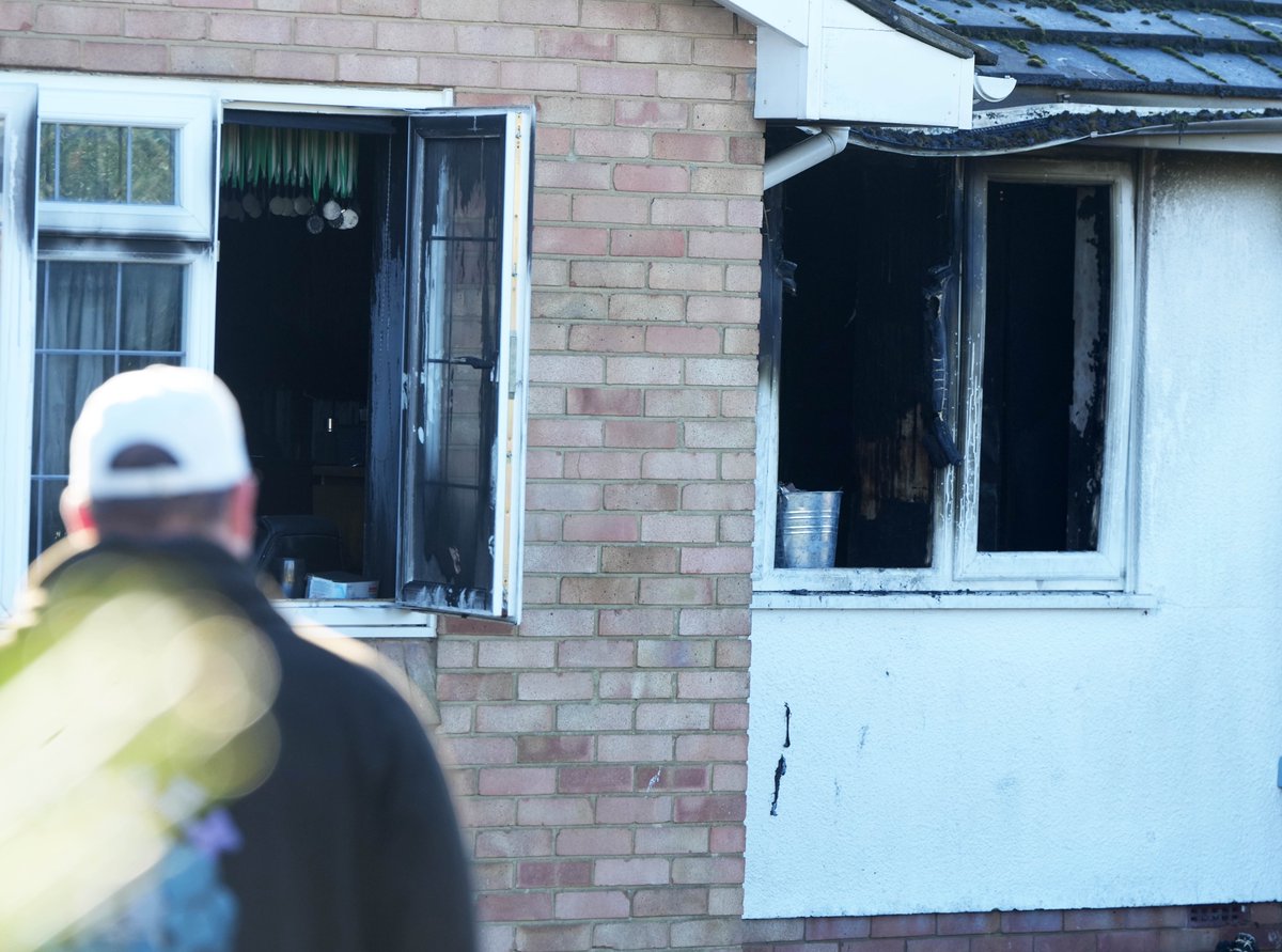 eddie mitchell (@brightonsnapper) on Twitter photo Great work by crews rescuing two dog's from a house fire in Ferring this afternoon. <a href="/WestSussexFire/">West Sussex Fire & Rescue Service</a> <a href="/SECAmbulance/">South East Coast Ambulance</a> Great work by crews rescuing two dog's from a house fire in Ferring this afternoon. <a href="/WestSussexFire/">West Sussex Fire & Rescue Service</a> <a href="/SECAmbulance/">South East Coast Ambulance</a>