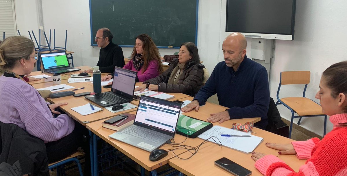 Primera sesión de asesoramiento externo al grupo de trabajo “IMPLEMENTACIÓN DEL PROYECTO HIPERIÓN PARA CONSTRUIR ESPACIOS DE CONVIVENCIA INCLUSIVA“  en el @iesantorre con Jesús Zafra.  <a href="/DG_IFP/">DG de Innovación y Formación del Profesorado</a> <a href="/EducaAnd/">Consejería Desarrollo Educativo y FP</a>