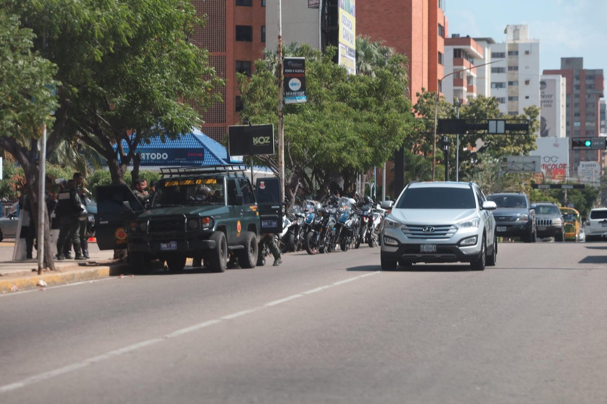 12:00pm Se mantiene la presencia de GNB y Policía Nacional en varios puntos de la ciudad.  La concentración convocada en Plaza República fue dispersan. #9Ene.