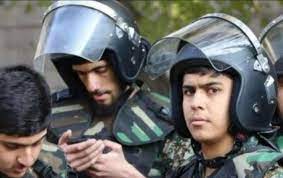 iranianpapppi3's tweet photo. موضوعی که خیلی از هم‌میهنان‌مون نسبت بهش ترس و تشویش خاطر دارن اینه که فردای #سقوط این #فرقه_تبهکار و جنایتکار، هر کدوم از سرکوبگران، جلادان، قاتلان و مأموران #خامنه‌ای_جنایتکار و رژیم فاسدش رو دستگیر کردیم و پای میز محاکمه آوردیم، با استناد به جملاتی مثل "دستورات مافوقم رو
1/9 https://t.co/heMp3IlHFA