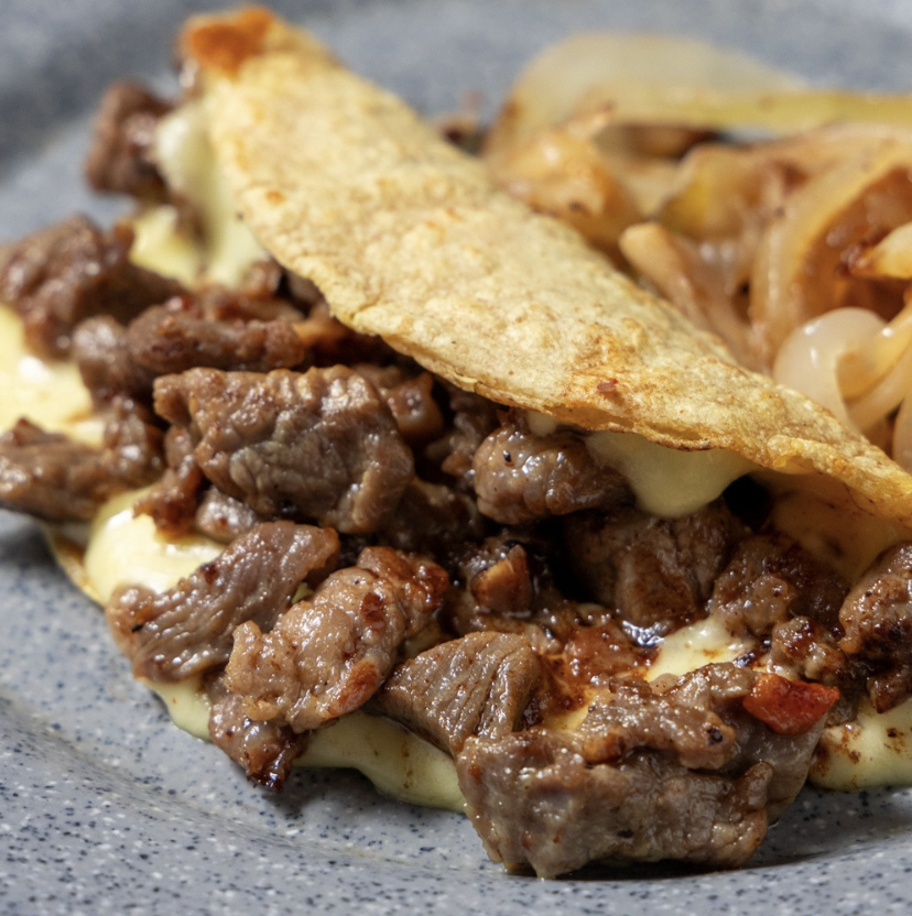 elchamalero's tweet photo. ¡El taco macho que te hará agua la boca! 🌮🧀🔥 Sabor irresistible en cada bocado. ¿Te animas? 😋 te esperamos!! https://t.co/4vWYSdIXzS