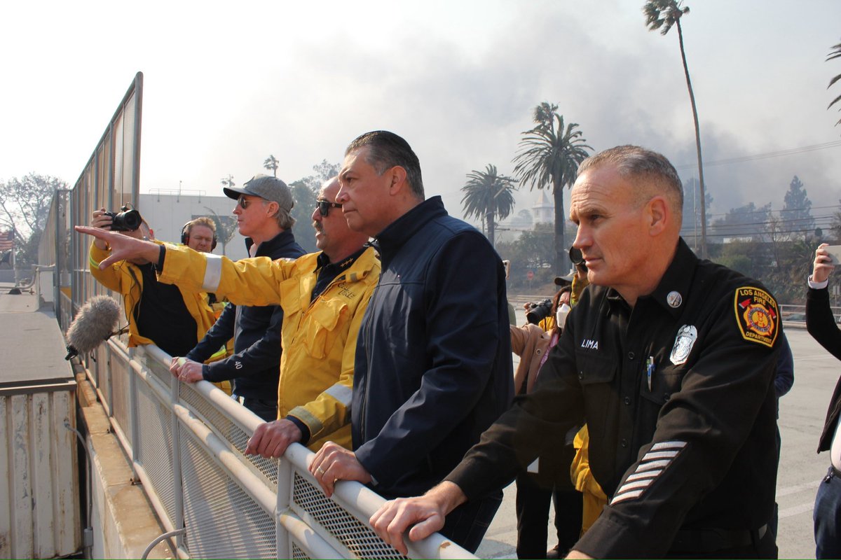 IAFFGSTLima's tweet photo. Please keep our Southern California members in your prayers today as they continue to battle catastrophic wildfires.  

As I told Sen Padilla and Governor Newsom this morning, despite the devastation, IAFF members will continue to answer the call and protect their community. https://t.co/5EOLVZwuO8