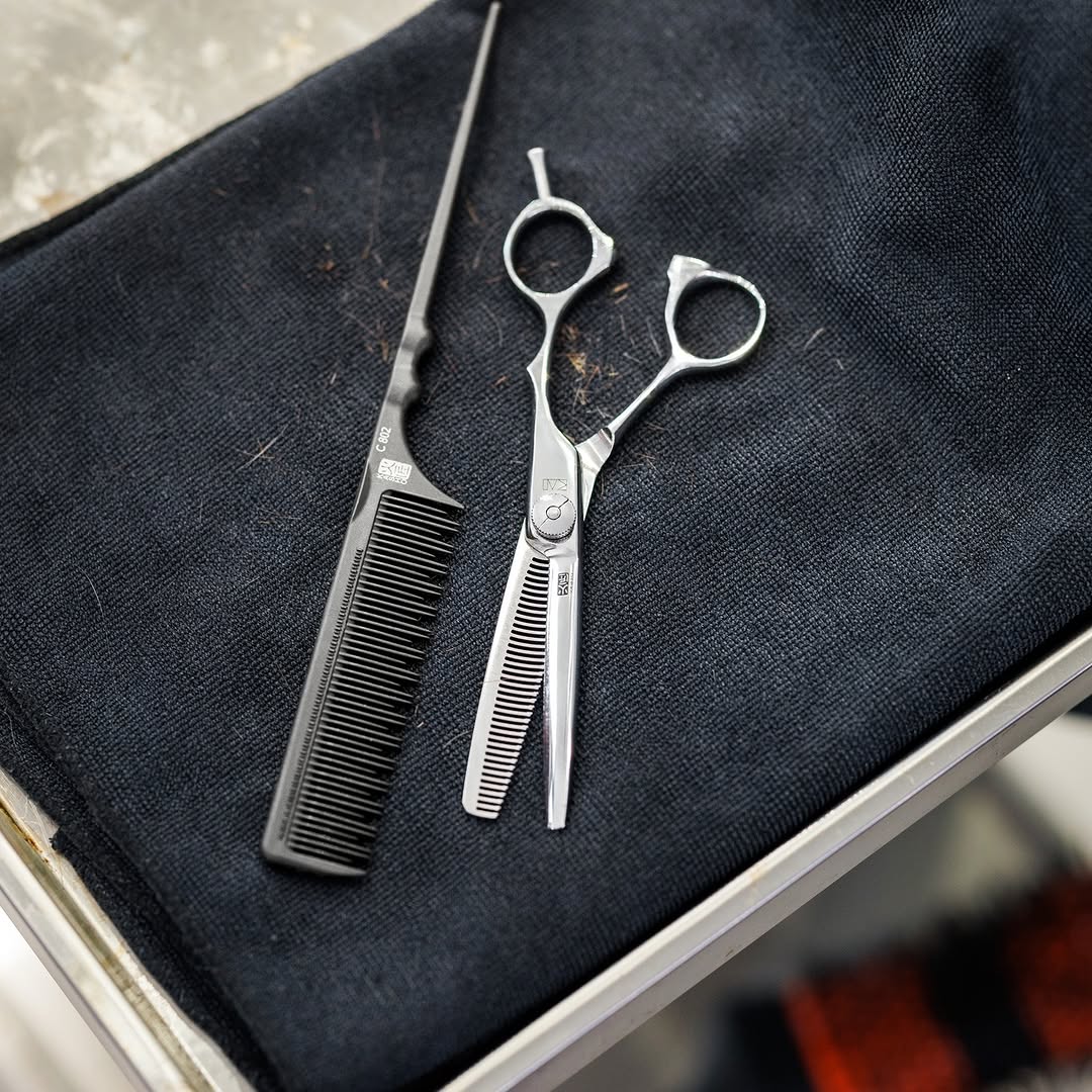 TaylorEyeW's tweet image. Kasho by KAI has been perfecting hairstyling tools since 1978. ✂️ From premium scissors to razors, elevate your craft with Japanese precision and quality. Explore and shop now via the link in our bio! 🌟 #Kasho #Kai #PrecisionStyling