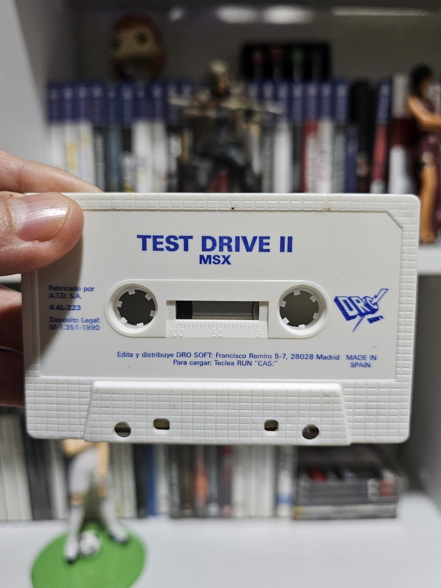alberto_knu's tweet photo. ¡Feliz jueves! Hoy toca retro. 🚗💨
Os traigo Test Drive II: The Duel para MSX, un clásico de 1989 que no podía faltar en mi colección. Muchas tardes esquivando coches y huyendo de la poli con el Porsche 959 y el Ferrari F40. 🕹️
#TestDriveII #RetroGaming #MSX #Videojuegos https://t.co/Kvc6PfL9nS