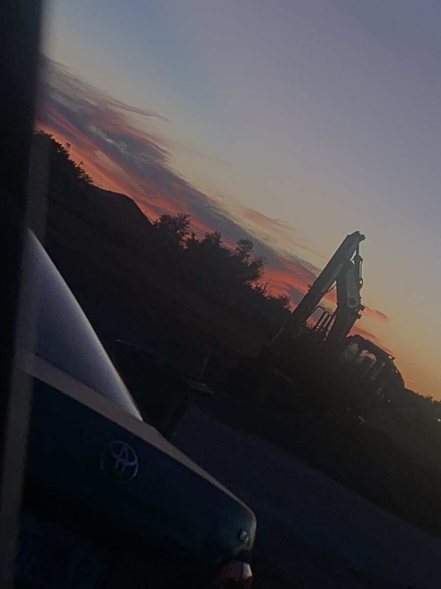 BbTwisted_'s tweet photo. Okay I may be a sucker for a good sunset picture! https://t.co/i0RyoxwiVv