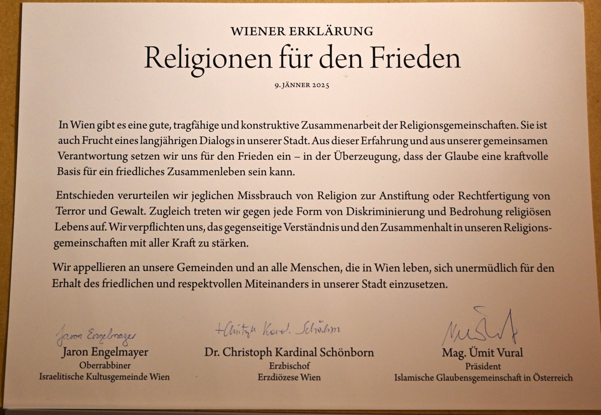 PaulWuthe's tweet photo. Schulterschluss der Religionen für friedliches Miteinander in Wien: @KardinalWien Schönborn, Oberrabbiner Engelmayer und IGGÖ-Präsident Vural unterzeichneten im "Wiener Erklärung: Religionen für den Frieden" https://t.co/CKzZnodNM3 https://t.co/KT0dokaYm6