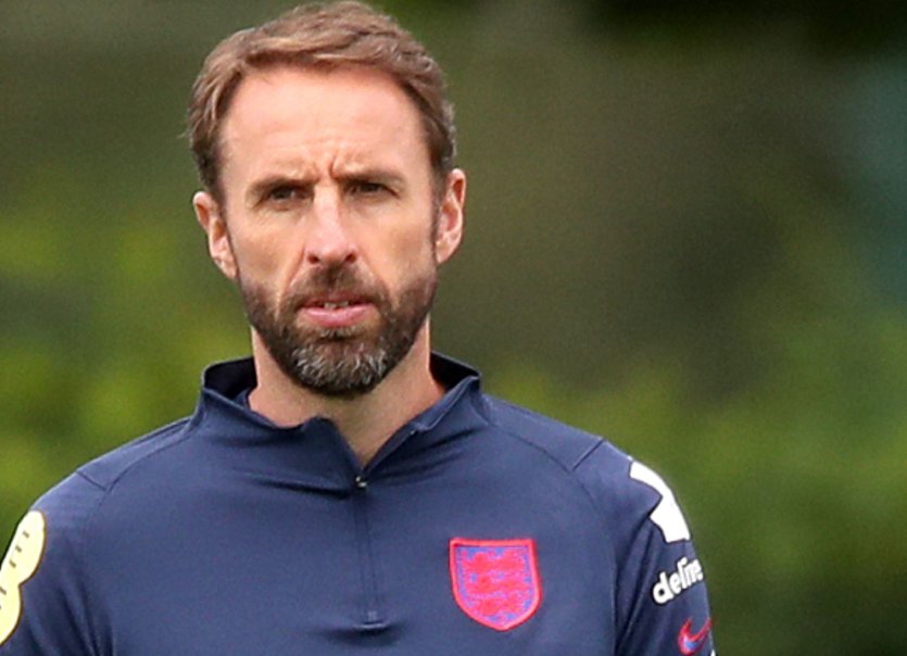 chorleyawaydays's tweet image. Just seen Gareth Southgate in a chippy on Merseyside, he seemed happy enough 🤫
#EvertonFC #SeanDyche