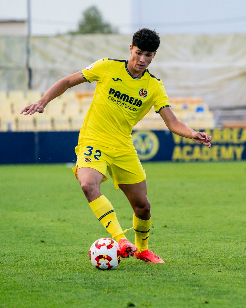 ¡Dani Budesca recibe la llamada de la <a href="/SEFutbol/">Selección Española Masculina de Fútbol</a> U19 🇪🇸!

El lateral amarillo forma parte de la lista para disputar un partido de preparación contra Italia el próximo 15 de enero

¡Enhorabuena, Bude 💛!