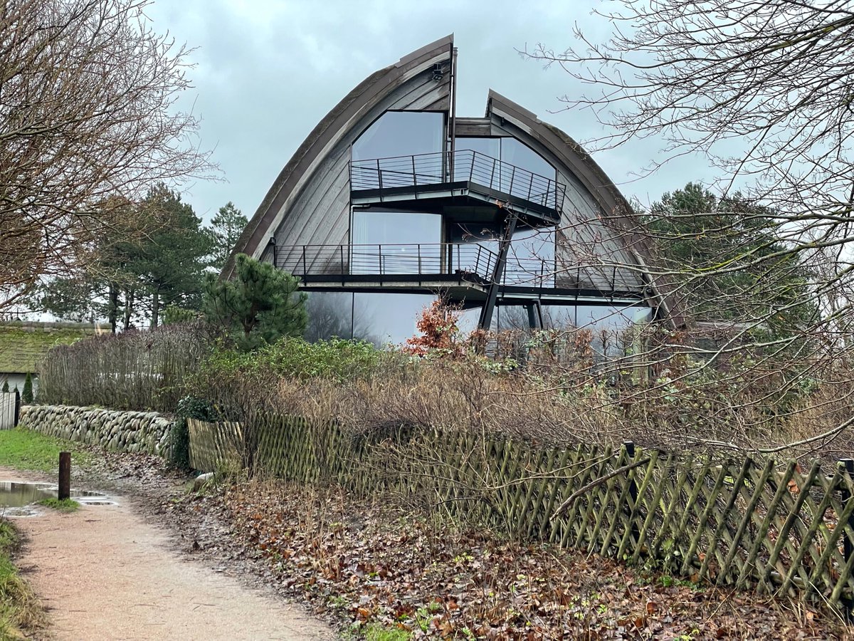 JohnM88200194's tweet photo. Was man alles unter hochwertiger Architektur versteht...
#home #architects #BUILD #photograph #badhome #NewHomeKit #NatureBeauty #artrart#art #artshare #creativeart #abstractartforsale #Haus https://t.co/IqvCh52CpI