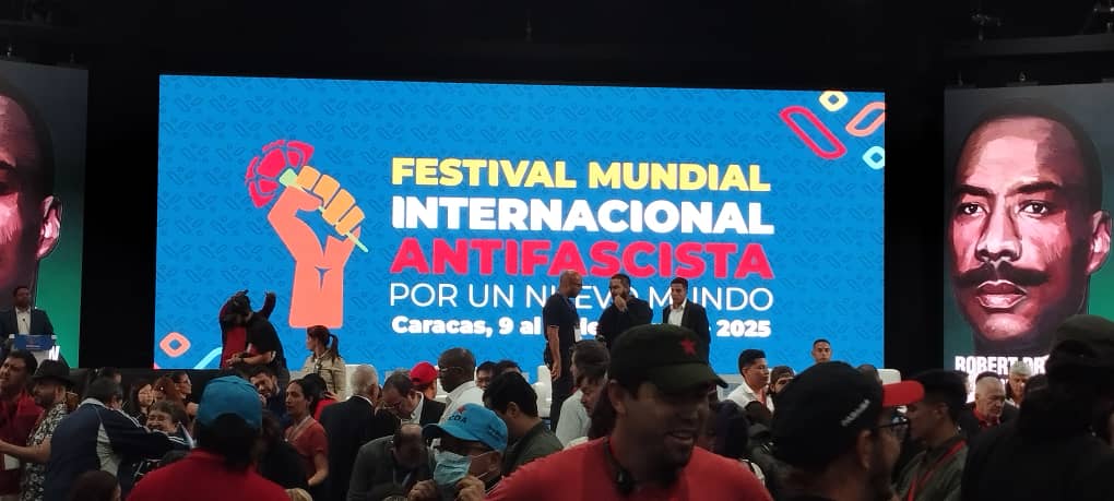 GHNordelo5's tweet photo. Los #CDRCuba presentes, formando parte de la delegación cubana, en el Festival Mundial Internacional Antifascista de Caracas, #Venezuela #Cuba #ComunaONada https://t.co/KRoJ5flWfs