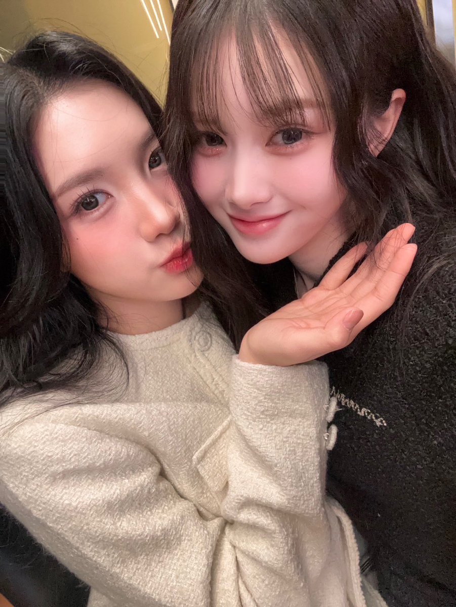 SullinFr's tweet photo. 💌 | 090125

Sullin apparaît sur des photos partagées par Jiyeon et Mayu

#SULLIN #설린 #พิรดาบุญรักษา #TRIPLES #트리플에스 #トリプルS https://t.co/UCyooawvP6