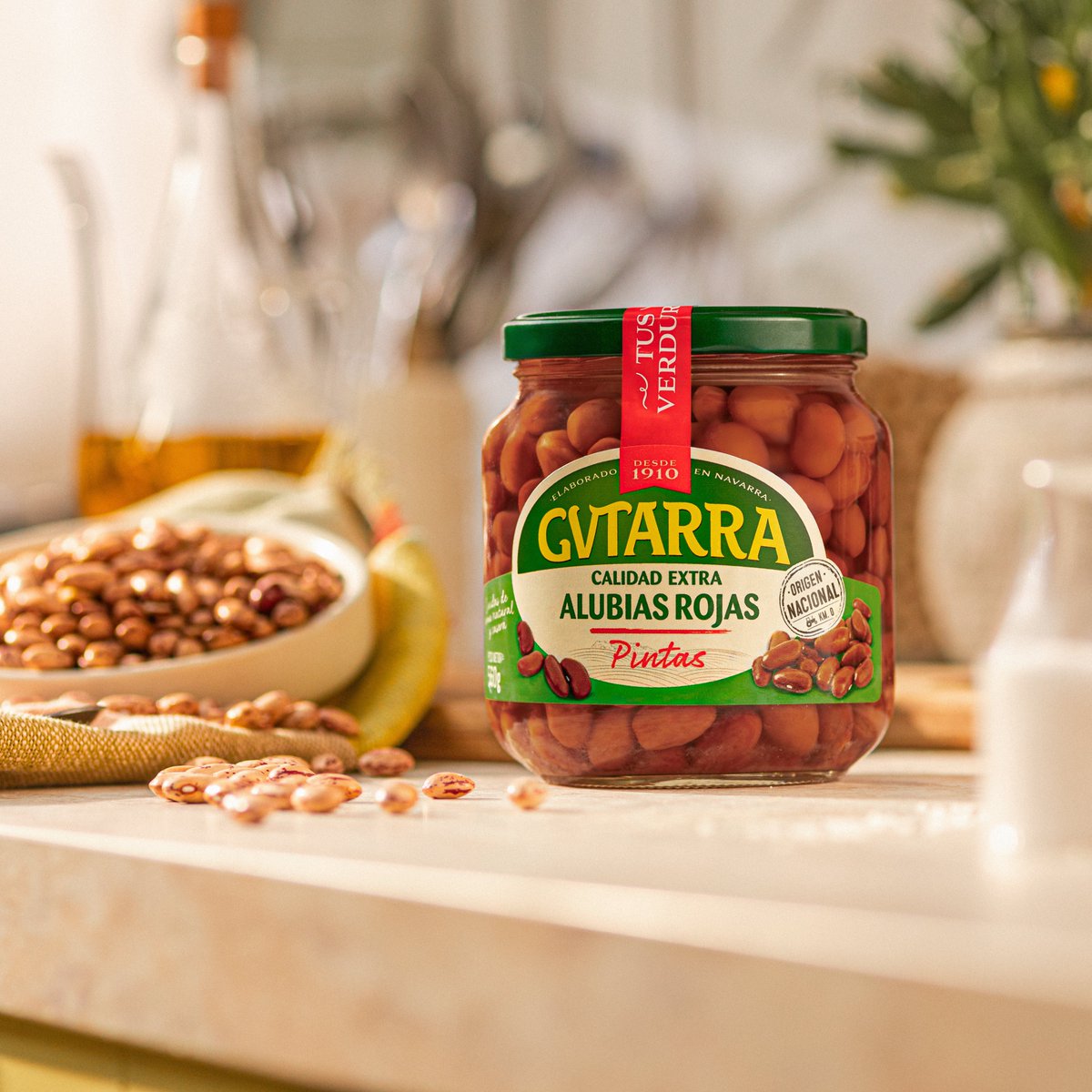 La legumbre estrella de los días de frío: ¡la alubia pinta! 🤩
Cremosa, versátil y perfecta para potajes, cocidos y sopas. 
¡Nunca falla en invierno! ☃️

#gvtarra #alubiapinta #legumbresnavarra