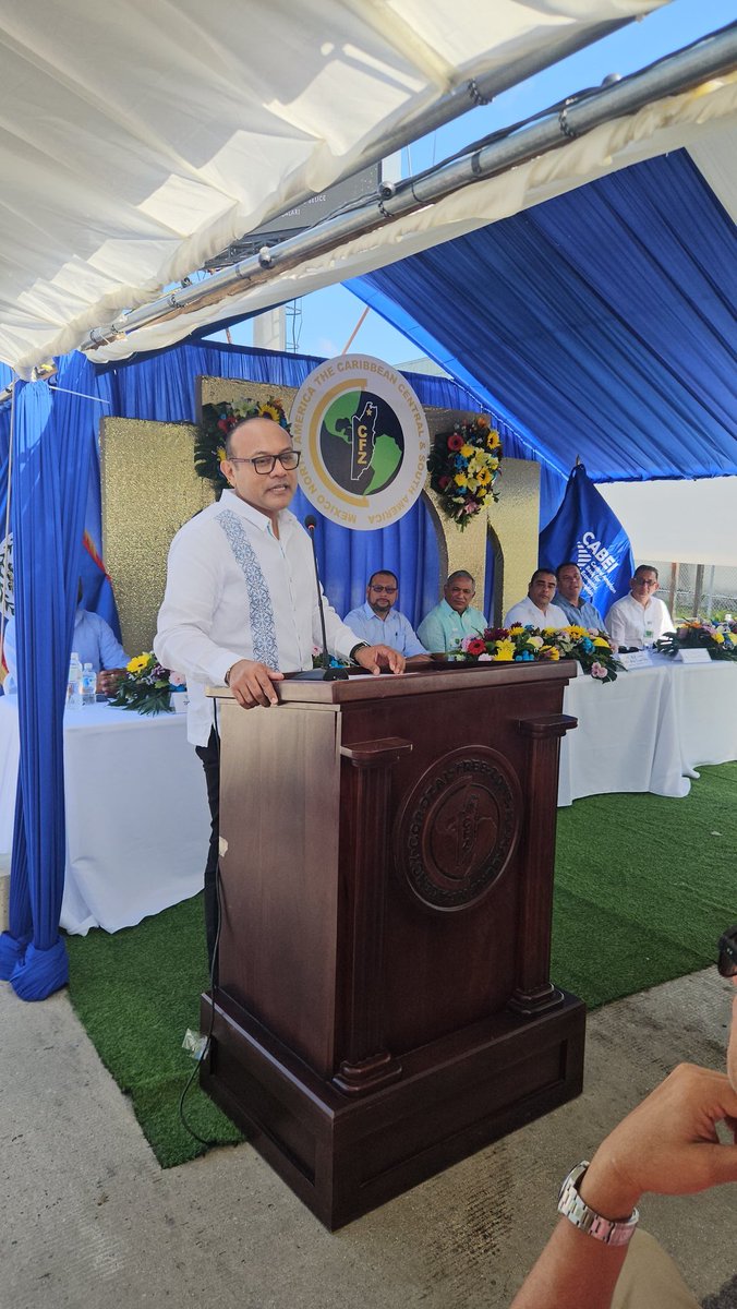 Vecinos, socios, pero sobre todo, hermanos. 
Felicidades hermanos beliceños por la inauguración de su carretera a la zona libre. Gracias al primer ministro <a href="/JohnBricenoBZE/">John Briceño</a> por la invitación a este importante evento.