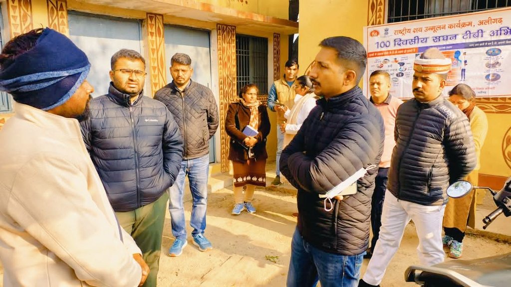 AligarhNtep's tweet photo. Sh.Vishak G @Dm_Aligarh Sir & Sh. Prakhar kumar Singh @AligarhCdo Sir Visited AAM Konchood & AAM Rustampur block Harduaganj Aligarh Regading #100Daystbcampaign
#PMTBMBA
#tbmuktbharatabhiyan #tbharegadeshjitega
#JanBhagidari
#thdj
@MoHFW_INDIA
@CMOfficeUP
@NITIAayog
@ntep_UP https://t.co/AjRWQyewwI
