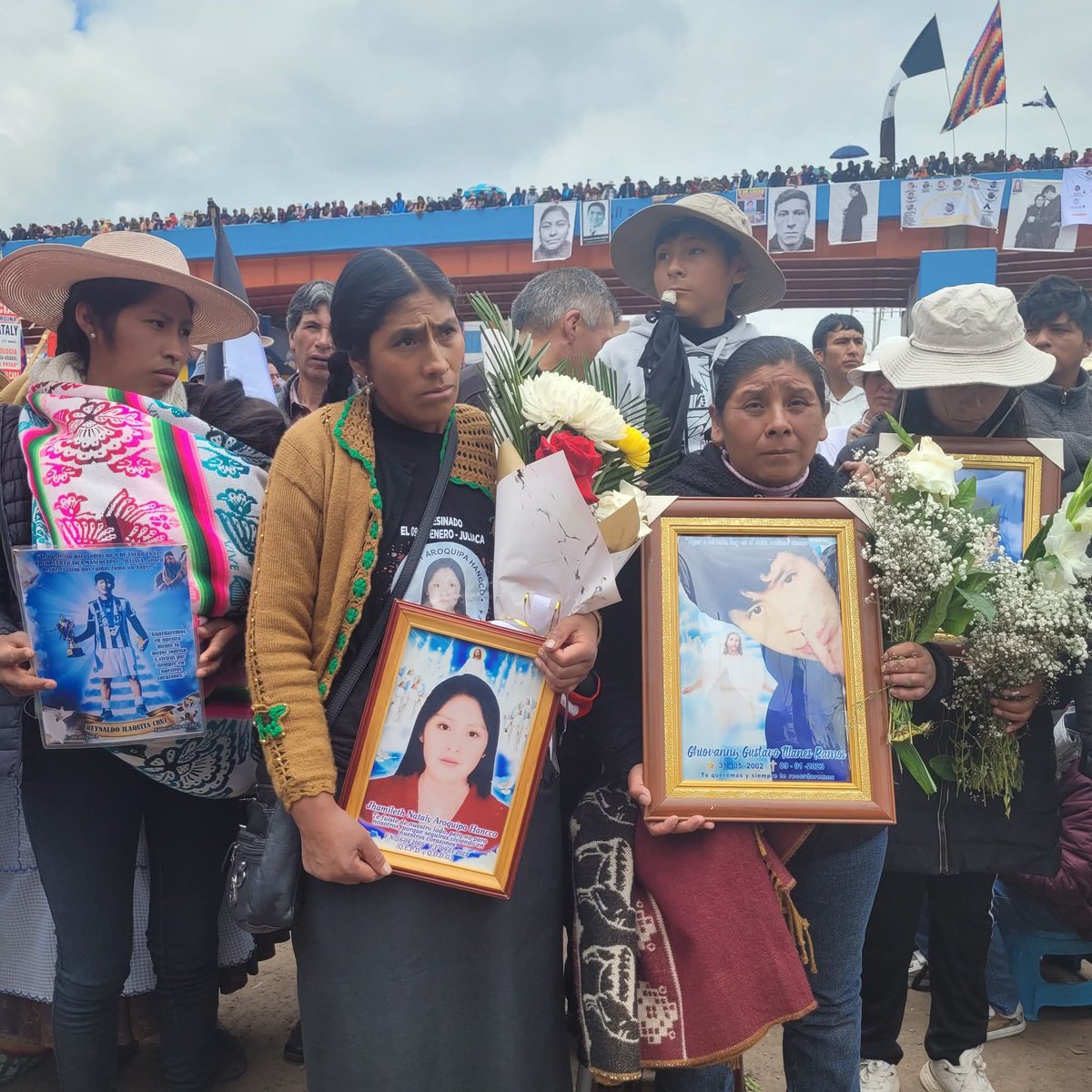 IndiraHuilca's tweet photo. Hoy 09 de enero recordamos 2 años de la masacre de Juliaca. El día en que el régimen criminal de Boluarte asesinó 18 personas y dejó más de 100 heridos.
Hoy acompañamos desde Juliaca a los deudos en su exigencia de justicia.  Ahora y siempre PUNO es el Perú. https://t.co/RBFFP2Eujr