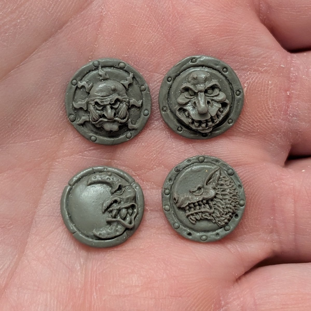 beQuest Miniatures tweet media