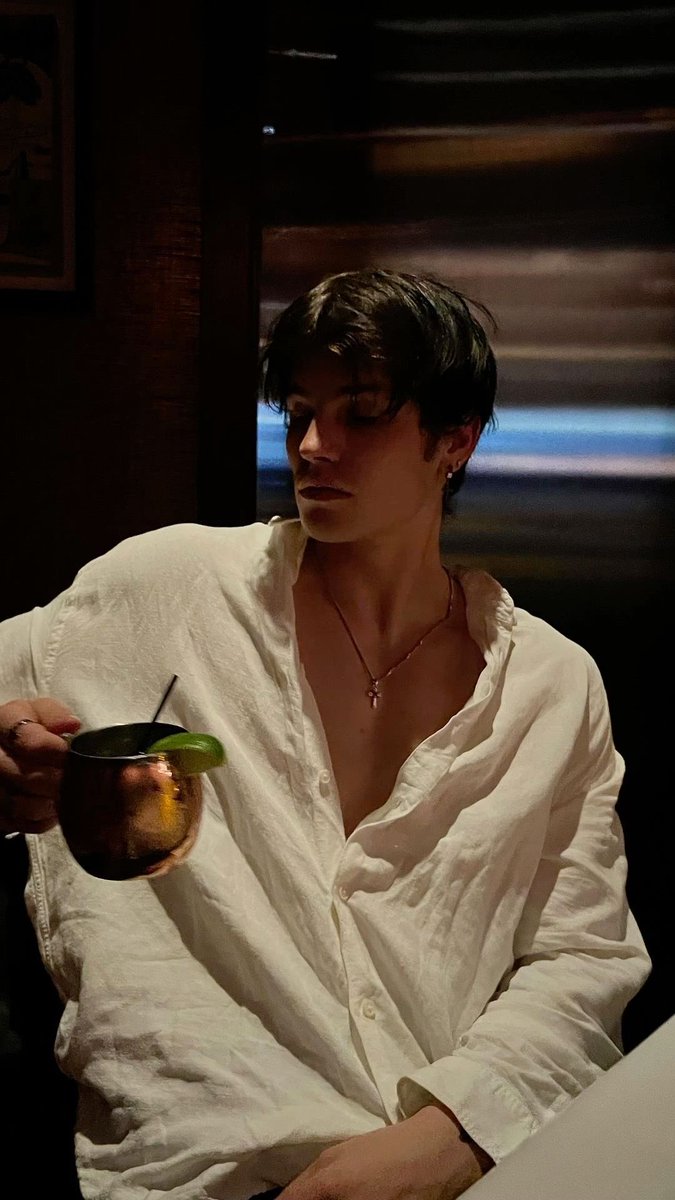 poseics's tweet image. restarting 
—   devan greyson / grey
        21+ ooc, nsfw