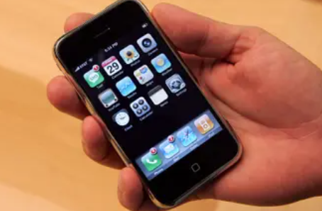 iodrdave's tweet photo. Happy 18th birthday to the #iPhone!  I'll never forget watching Jobs's keynote at Macworld:  "People thought we would introduce a new iPod, or a phone, or a computer.  We're introducing a new iPod, and a phone, and a computer!" https://t.co/lDIFEVrbty