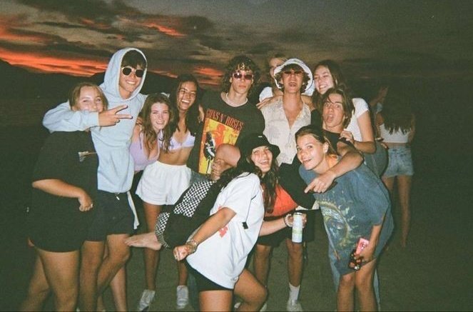 DANCERB0Y_'s tweet photo. Oiii, galera! Eu e meus amigos criamos um squad pra resenhar, fofocar, interagir e fazer de tudo mesmo. 

Se quiser entrar, é só curtir, dar RT aqui embaixo e comentar 'in' que eu te adiciono! Bora?! 🫶✨ https://t.co/pyNV9ro4rB