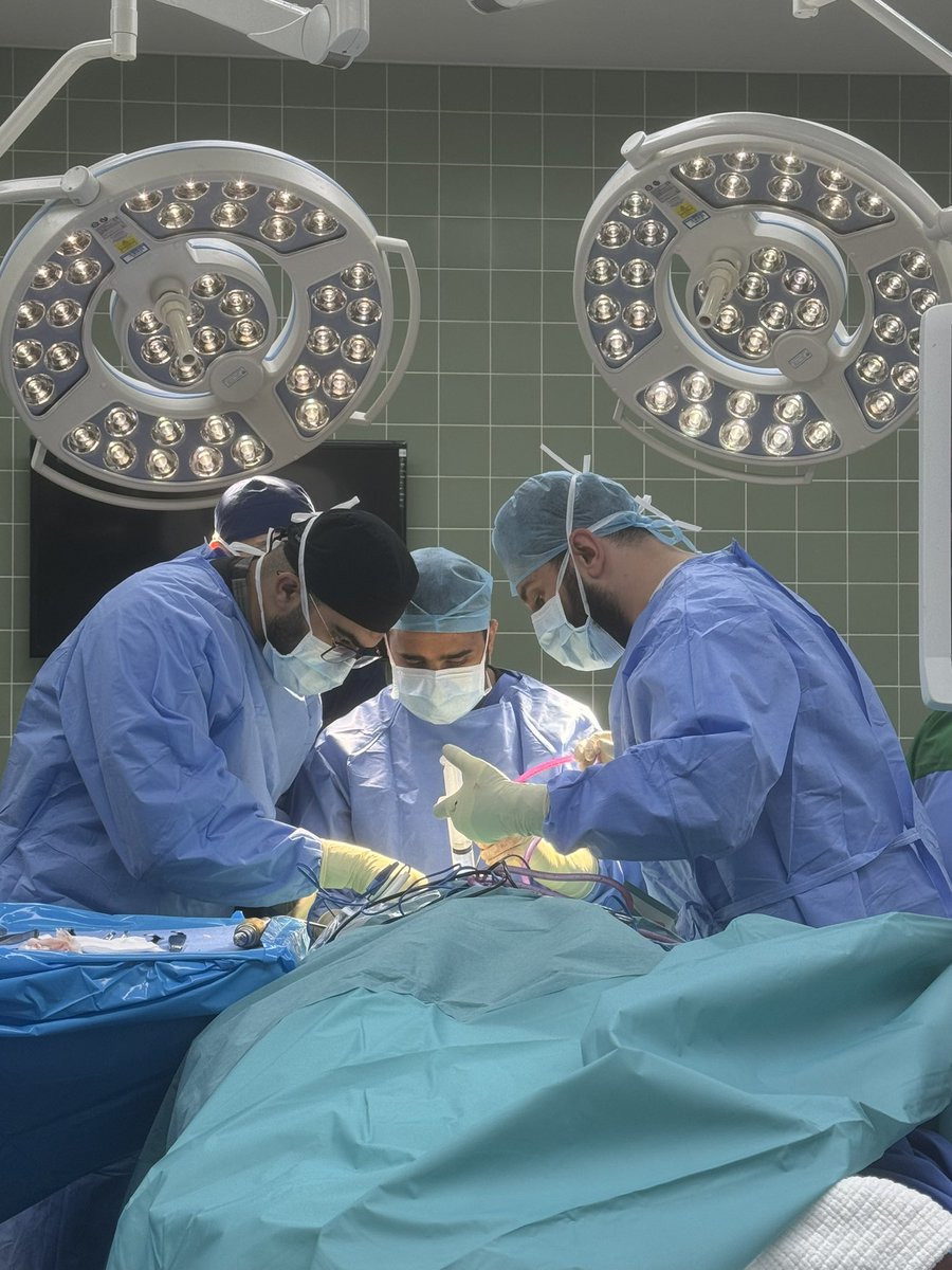 HosamJehani's tweet image. It’s a proud moment when my senior resident (PGY-4) takes over and leads the surgery while I’m setting at the “foot of the bed” 
Dr Abdullah Asiri led the team with both @Sa3dRashed and @ahmedkhaimed learning top-notch surgical environment control during an emergency surgery with…