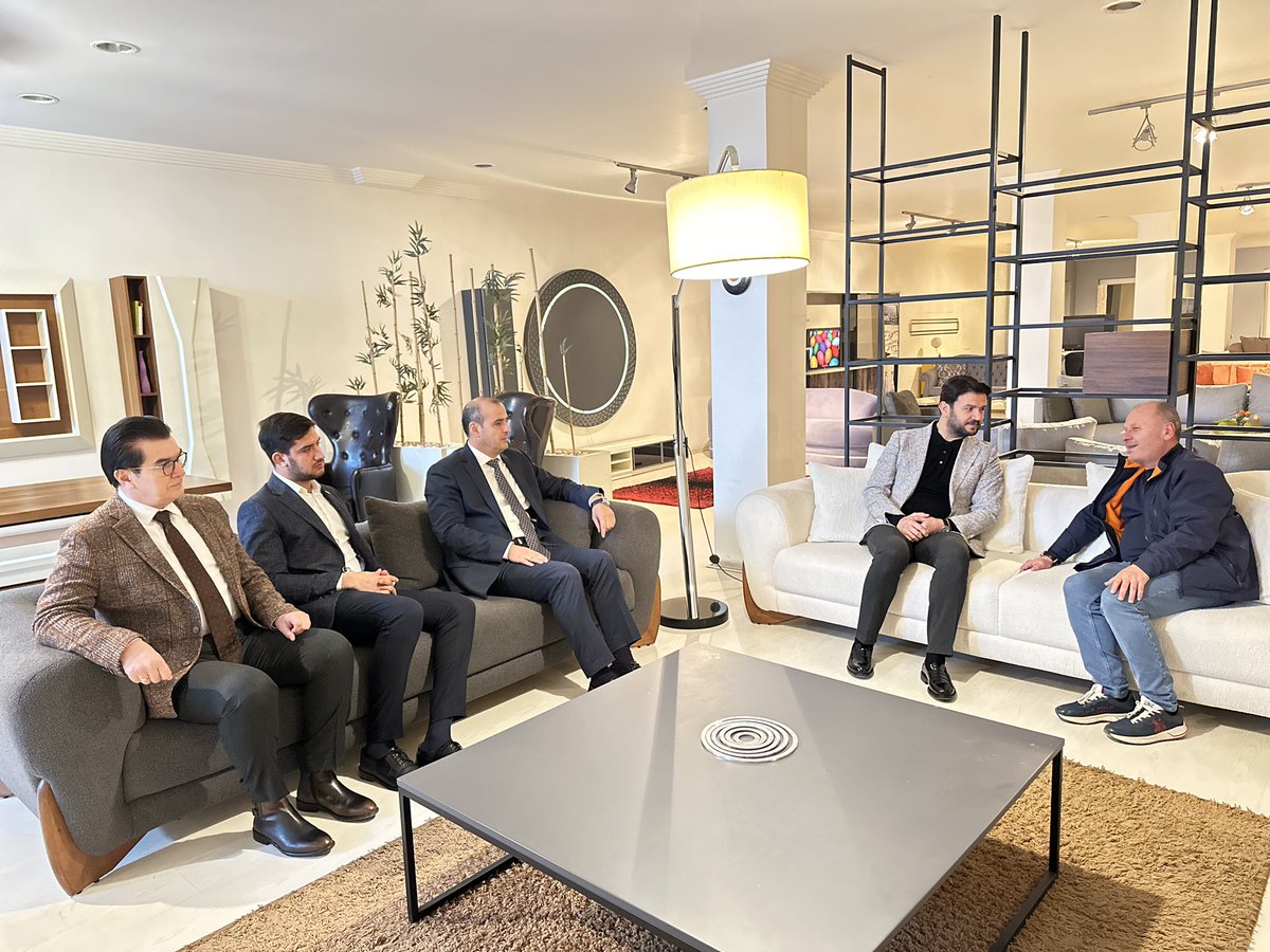 📍Siteler

İlçe Başkanımız <a href="/Fatih__Bildik/">Fatih BİLDİK 🇹🇷</a> ile birlikte Siteler’in emektar esnaflarını ve Ankara Marangozlar Esnaf ve Sanatkârlar Odasını ziyaret ettik. 

Sıcak ve samimi sohbetleriyle bizleri ağırlayan hemşehrilerimize teşekkür ediyor, tüm esnaflarımıza hayırlı işler ve bol