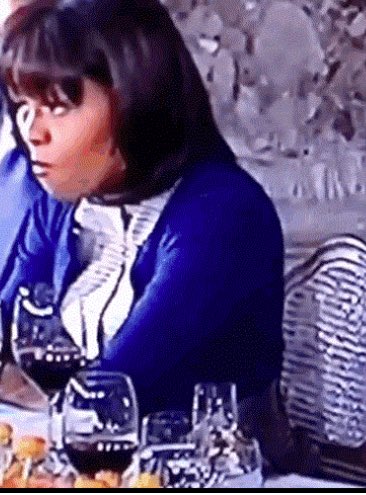 caribdiva28's tweet photo. Michelle watching her husband chatting it up with Trump. https://t.co/R344AWSVvB