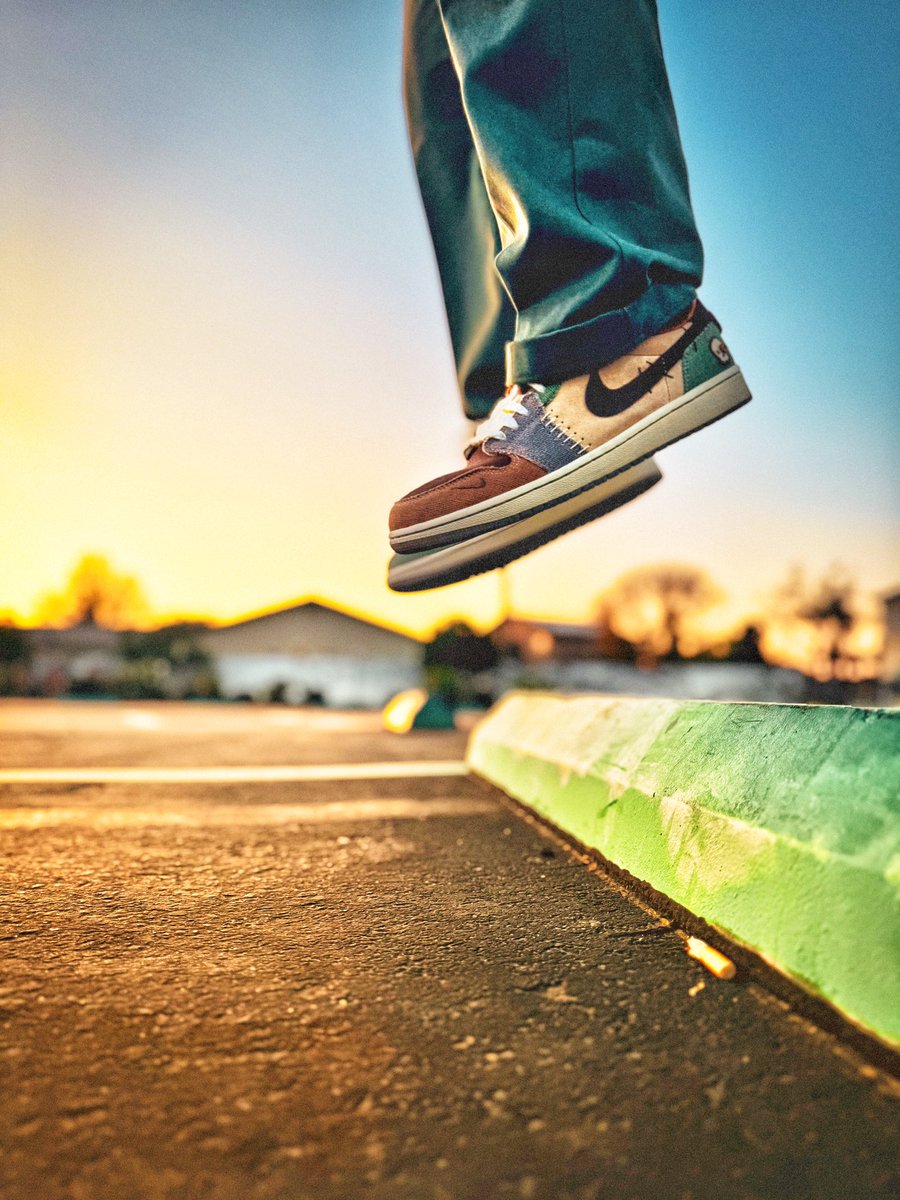 Sometimes you can use Voodoo to levitate , true story . 

#sneakerhead 
#kotd 
#yourkicksaredope 
#snkrskickcheck 
#sneakeraddict 
#PhotographyIsArt 
#thursdayvibes