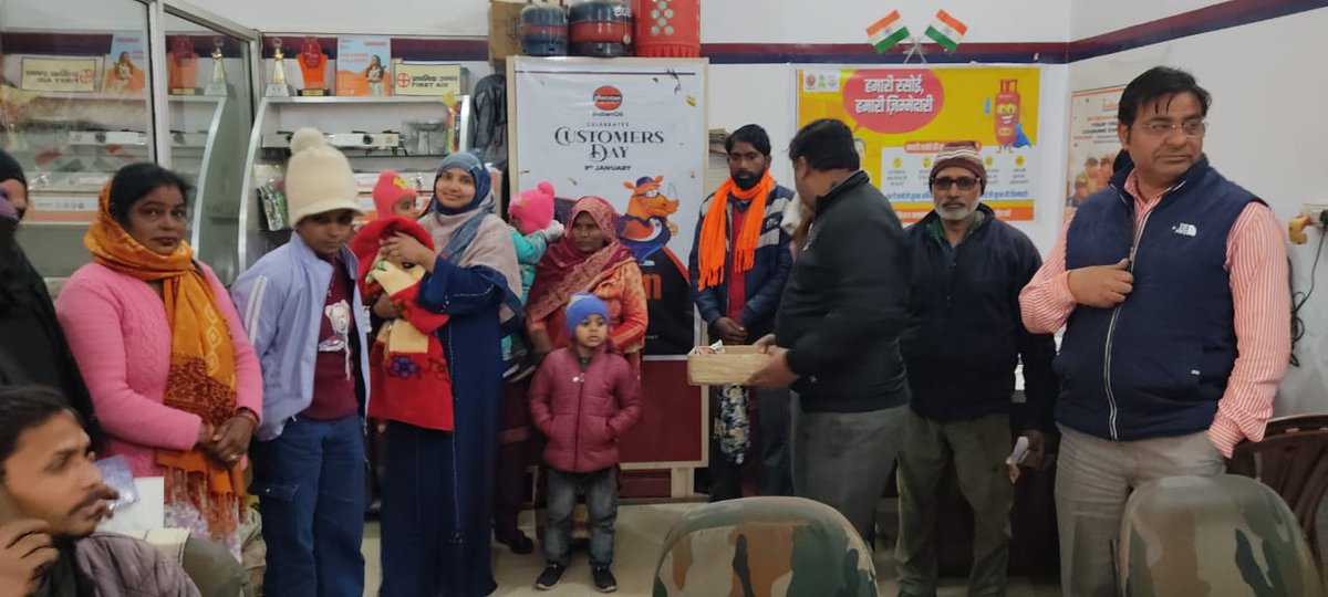 #CustomersDay celebrated at Shivam Indane Sewa, Bijnor! Sweets,  free LPG hoses, and lighters distributed at showroom &amp; customer premises, delighting customers and spreading smiles.
<a href="/DirMktg_iocl/">Director (Marketing), IndianOil</a> <a href="/IndianOilcl/">Indian Oil Corp Ltd</a> <a href="/ChairmanIOCL/">ChairmanIOC</a> <a href="/EDLPGIOCL/">Sailendra K</a> <a href="/ioclupso2/">IOCL_UPSO-2</a> <a href="/HemantIoc/">Hemant Rathore</a> <a href="/cvenj_Shivendra/">SHIVENDRA KUMAR</a>