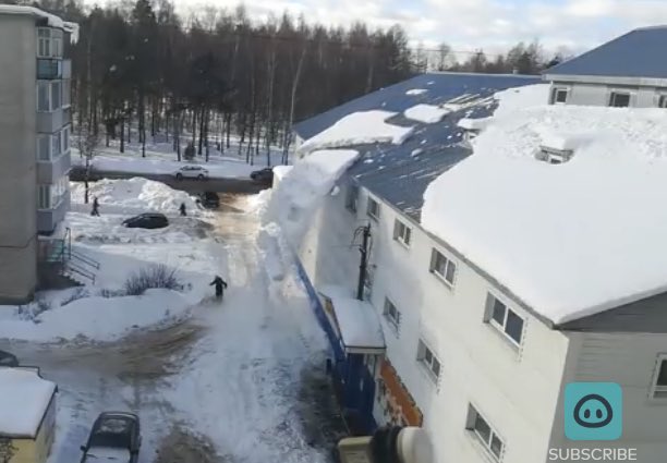 -#limerick if you can RT just one message for me today, let it be this one to your friends and family in areas still with accumulated snow. Anyone who has lived through a thaw knows this is now a real danger causing extra weight on lower roofs (flat roofed extensions) or worse on