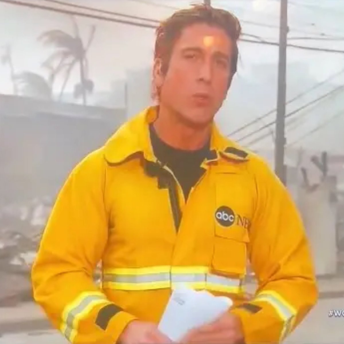 ABC’s David Muir is going viral for using clothespins, presumably to slim down his appearance during LA wildfire coverage.