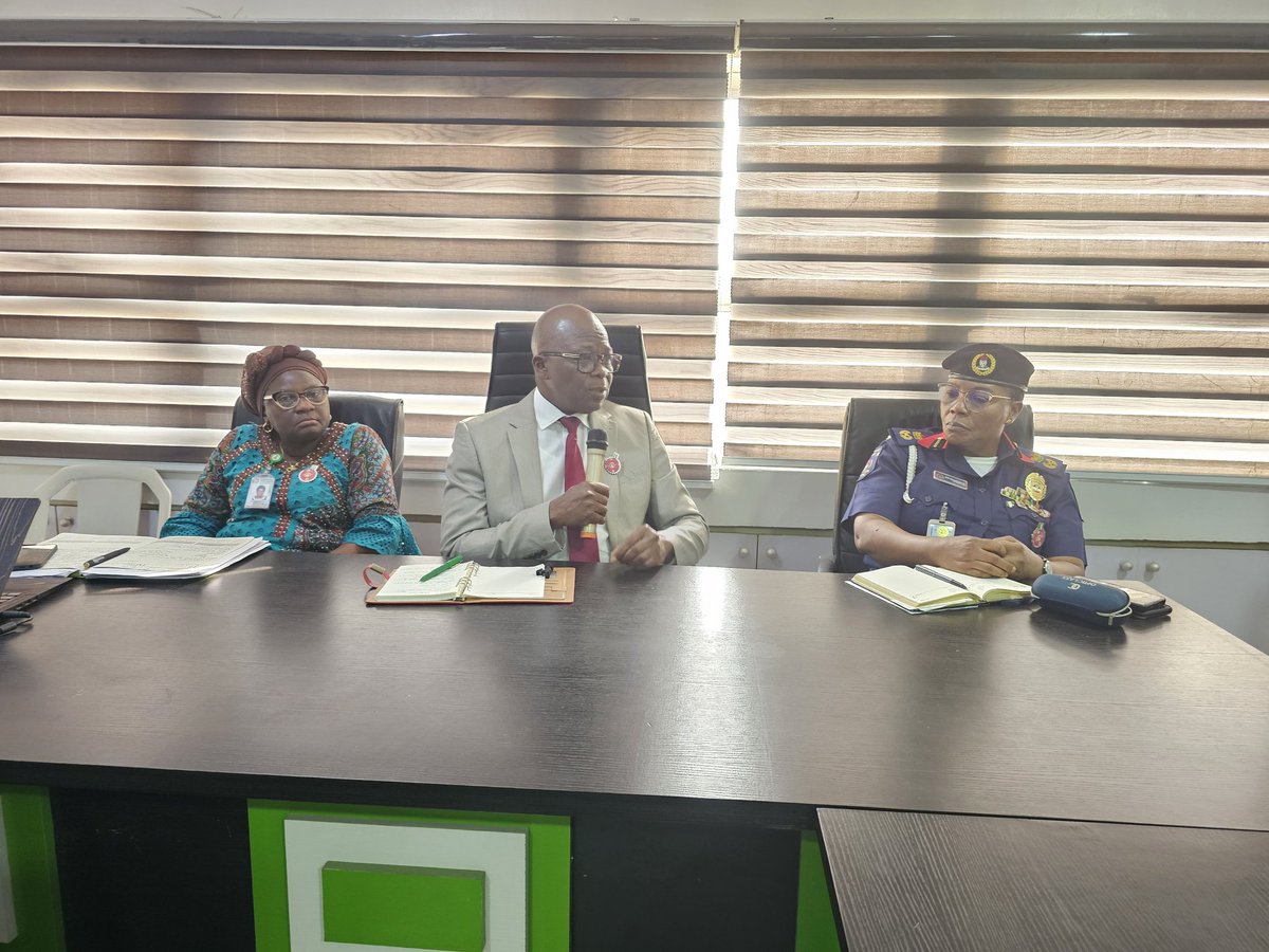 profarigbabu's tweet photo. @ProfArigbabuaa 
Today, I hosted the new NSCDC Commandant for Ogun State, Remi Ekundayo &amp; her team. Our discussions were highly productive, focusing on strengthening collaboration with the Corps to improve the safety &amp; security of lives &amp; properties in schools across the state. https://t.co/ZW8hNHrwXt
