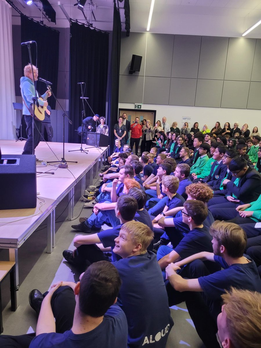Today, Ed Sheeran surprised young talent @ #FitzalanHighSchool joining #OnlyBoysAloud to sing Try Again written by his colleague &amp; Aloud Ambassador Amy Wadge!
Ed also launched the Ed Sheeran Foundation, which proudly supports the Aloud Charity.
Diolch Ed!
aloud.cymru/about-us/blogs…