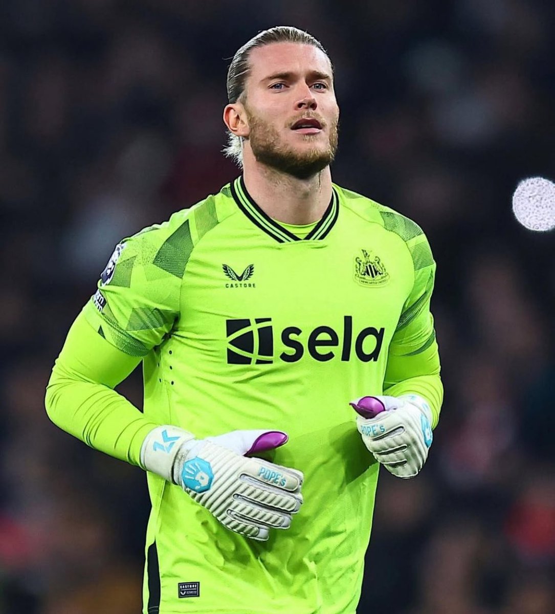 FabrizioRomano's tweet photo. 🚨🔵 Loris Karius will become new Schalke 04 GK from this week, free transfer agreed.

Former Liverpool and Newcastle GK will undergo medical tomorrow, as @Sky_Dirk @SkySportDE reported. https://t.co/2g8wYHObFU