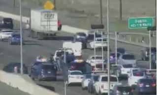 KCBSAMFMTraffic's tweet image. #Livermore Interstate 580 westbound crash just before El Charro Rd blocking the left lane... traffic is slow from Isabel Ave. #KCBSTraffic 📸: @CaltransD4