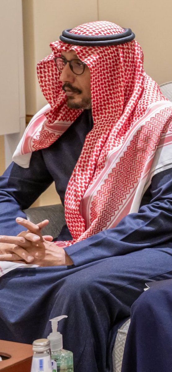 dr_khalidalsaud's tweet photo. " يعمل بصمت ، ويُنجز مُهمته بإتقانٍ وهُدوء " ..
المُستشار الأمين أخوي وإبن عمي الأمير #يزيد_بن_محمد_بن_فهد _بن_فرحان " أبو فهد " .. https://t.co/5Of4StTNrX