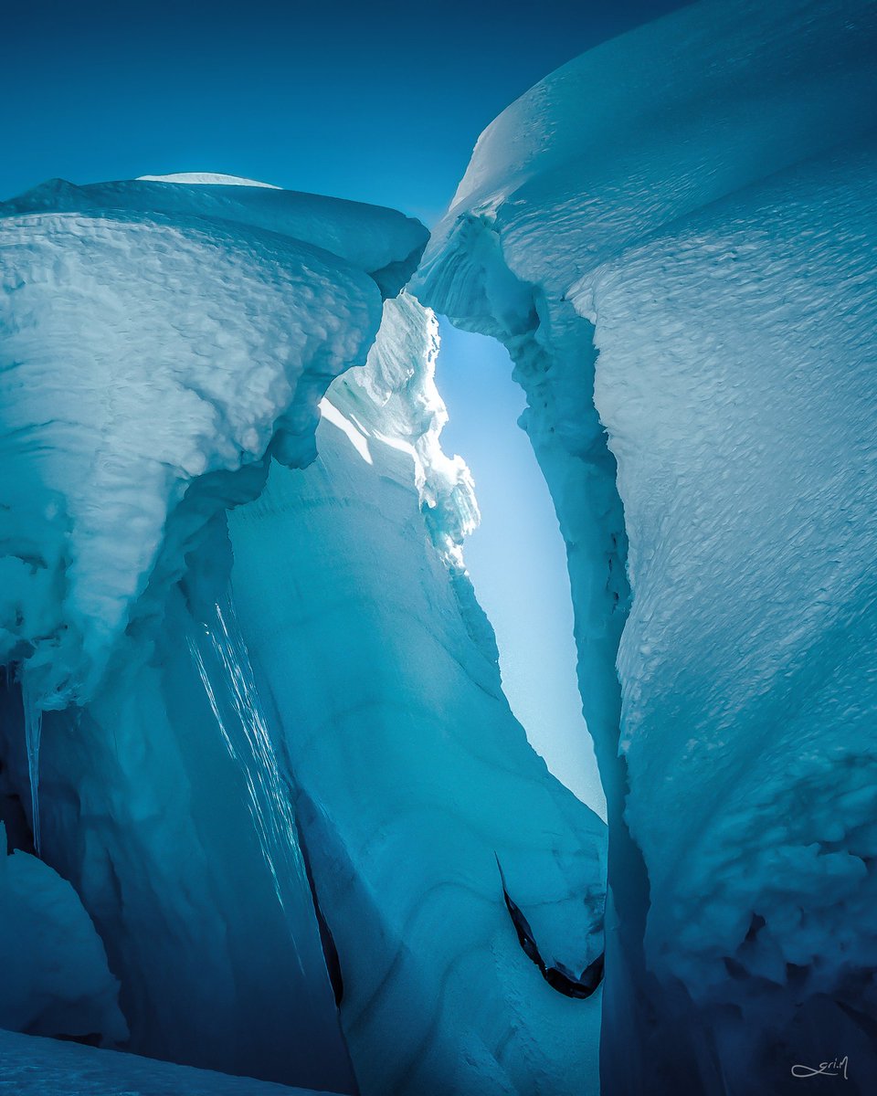 2025: Año Internacional de la Conservación de los Glaciares, acompañado de la proclamación del 21 de marzo de cada año como Día Mundial de los Glaciares.

(...)
"Algo sin ser está siendo.
El fuego va a apagar el agua.
Y el agua no lo sabe"
👇
acortar.link/LCU6yb

#unesco #ONU