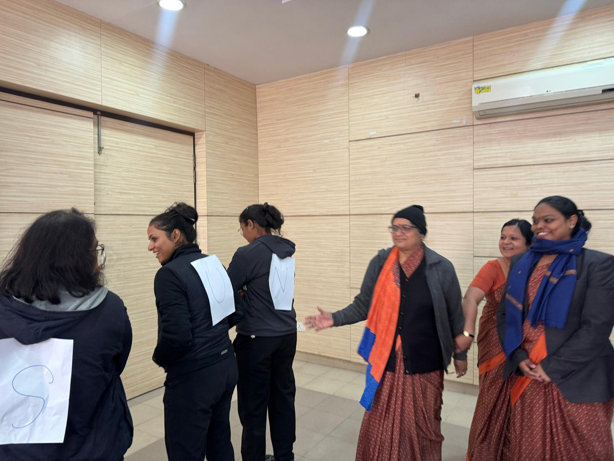 IisSitapura's tweet image. The school organised a Faculty Development Programme (FDP) on Experiential Learning, led by resource person Vandana Datwani. The engaging "Guess the Word, Make the Word" activity sparked teamwork and creativity among teachers, divided into two teams. #facultydevelopementprogram