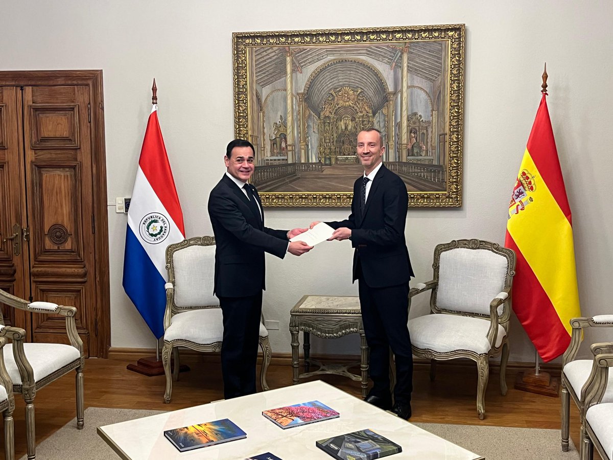 javierparrondob's tweet photo. Hoy he presentado mis copias de estilo ante el Canciller paraguayo @rramirezlezcano en la sede del @mreparaguay. Gracias una vez más por la calurosa acogida. ¡Decidido a seguir elevando el perfil de nuestras relaciones bilaterales, ya de por sí excelentes! https://t.co/rzBp0Mn6QX