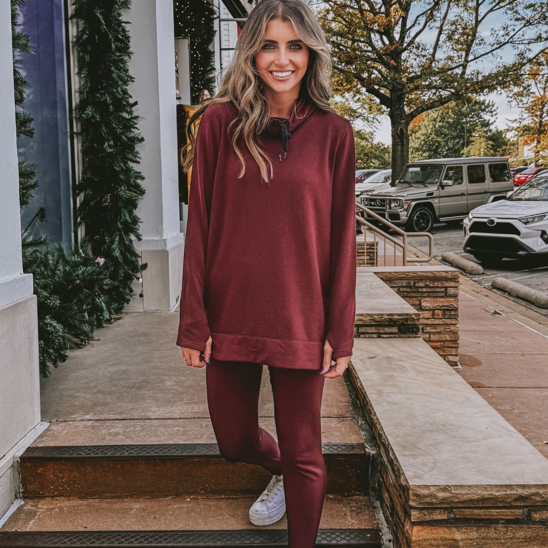 CuddlDuds's tweet photo. Get in your daily outside time wearing layers of cozy comfort❄️

What she’s wearing 👀 Ultra Cozy Tunic + Legging

Shop the look here: https://t.co/N439gZ1VSZ

#winterfashion #cozyclothes #LiveInLayers https://t.co/1tSMhlpDDq