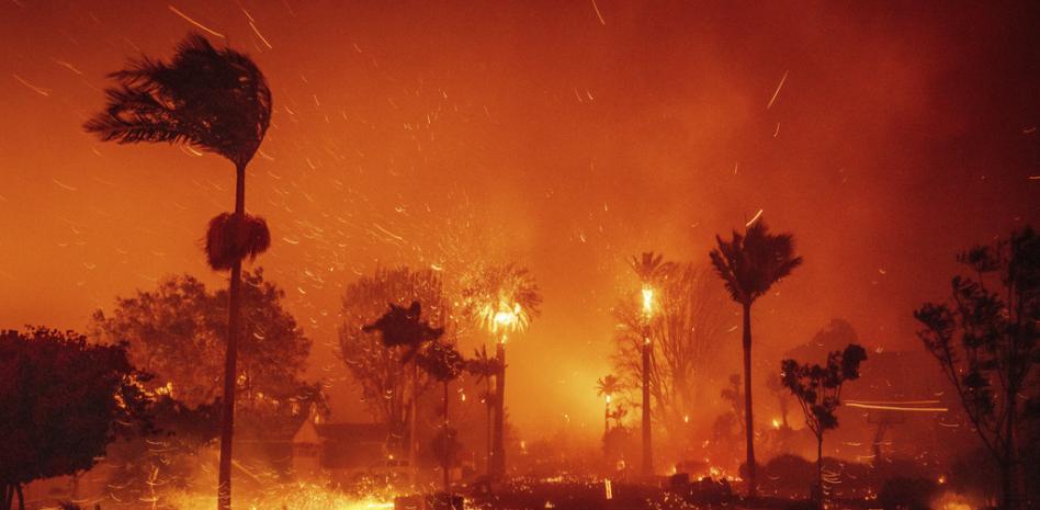 It's been difficult to concentrate the last few days as the fires rage on 20 miles away.... Praying for calm winds.... Hopefully this week will change fire prevention methods and forest management for good....  #forestmanagement  #realestate