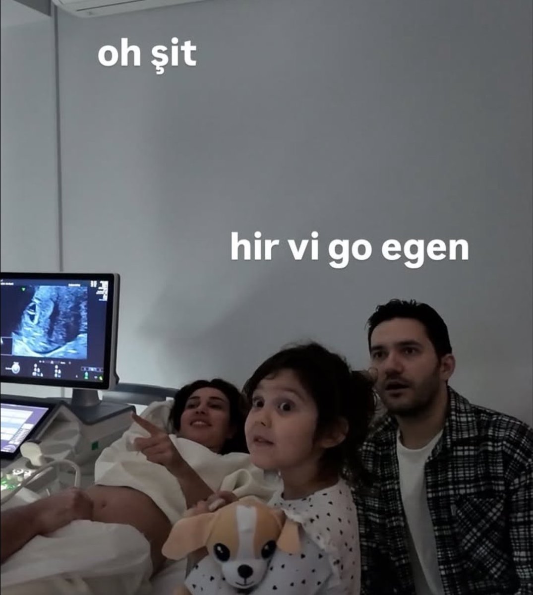 tpoineisy's tweet photo. SEDA HAMİLEYMİŞ EVAYA BAKIN 😭🥹 https://t.co/QD0svkAbz6